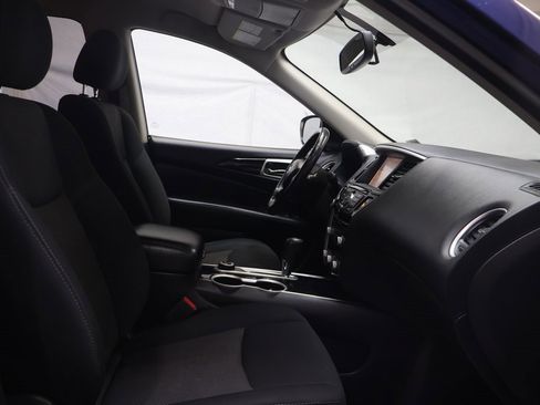 Used 2019 Nissan Pathfinder SV w/ Cargo Package image 9