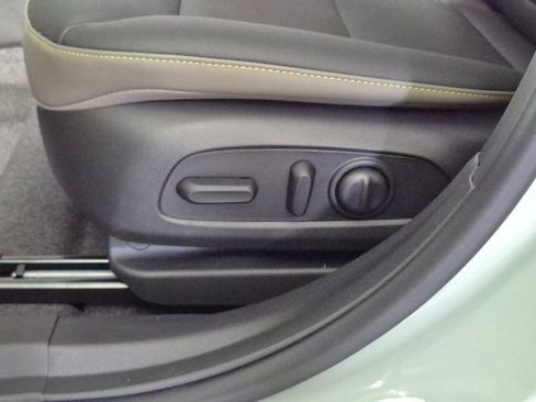 New 2026 Chevrolet Trax ACTIV w/ Driver Confidence Package FWD image 17