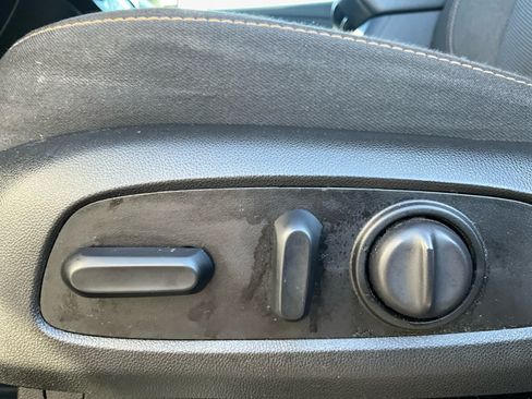 Used 2019 Chevrolet Traverse LT FWD image 19