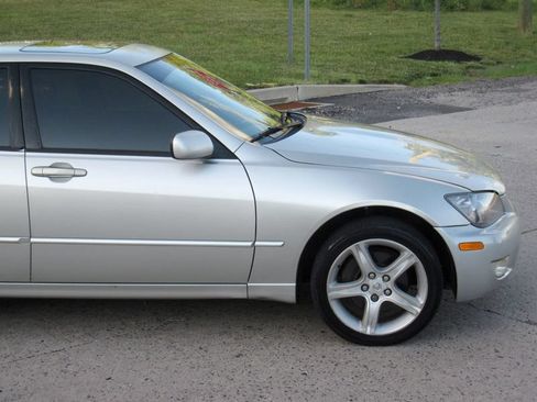 Used 2002 Lexus IS 300 RWD image 10