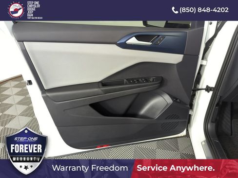 Used 2022 Volkswagen Taos SE FWD image 17