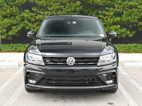 Used 2021 Volkswagen Tiguan SE R-Line image 2