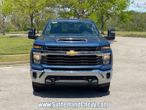Used 2026 Chevrolet Silverado 2500 LT AWD/4WD image 2