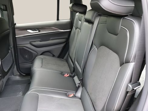 New 2026 Jeep Grand Cherokee 4WD image 16