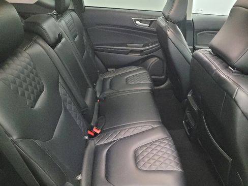 Used 2024 Ford Edge Titanium image 19
