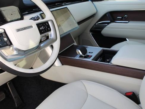 New 2025 Land Rover Range Rover SE image 11