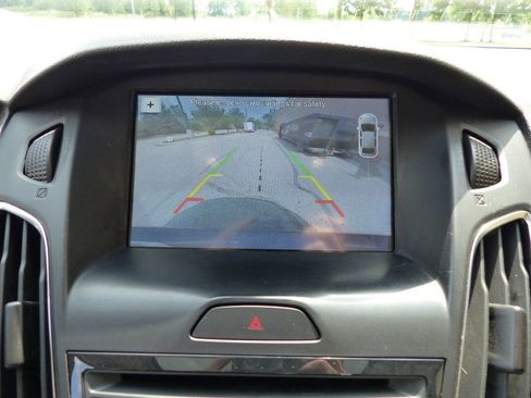 Used 2018 Ford Focus Titanium w/ Titanium Technology Package FWD image 33