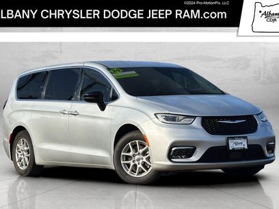 Used 2024 Chrysler Pacifica Touring-L