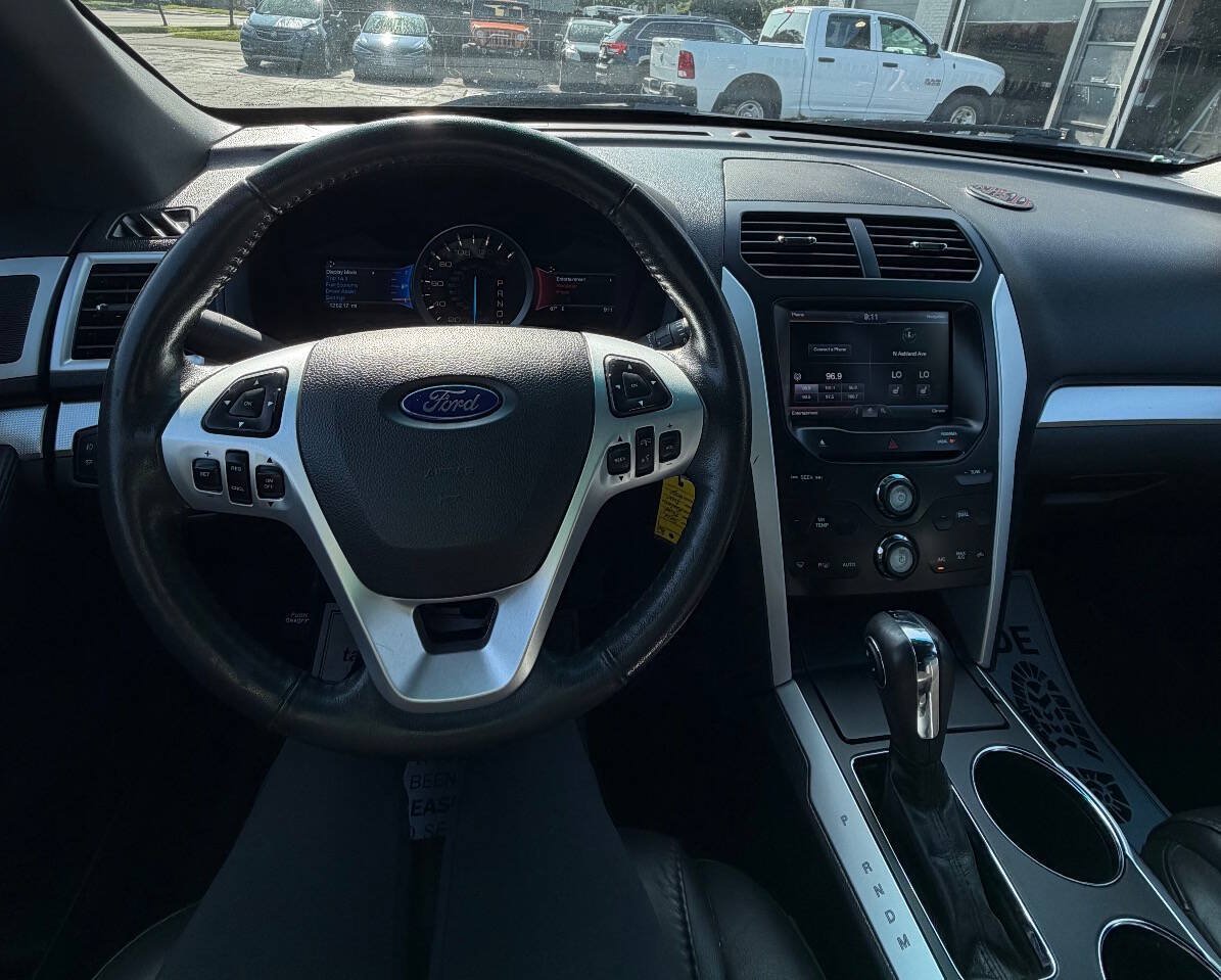 Used 2014 Ford Explorer XLT w/ Equipment Group 202A FWD image 23