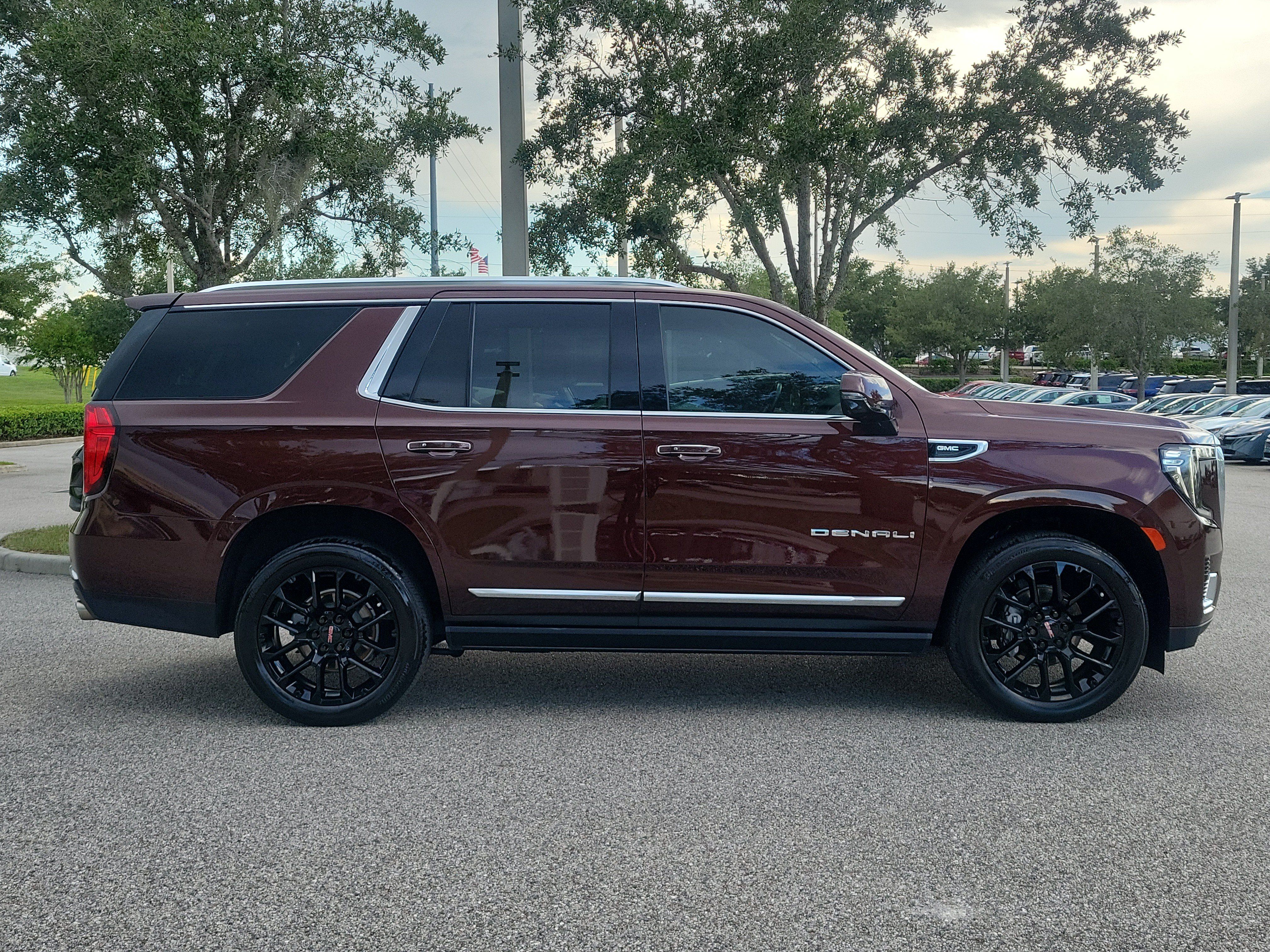 Used 2022 GMC Yukon Denali AWD/4WD image 4