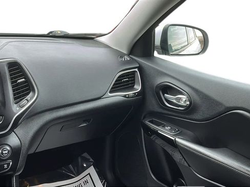 Used 2021 Jeep Cherokee Latitude Plus image 31