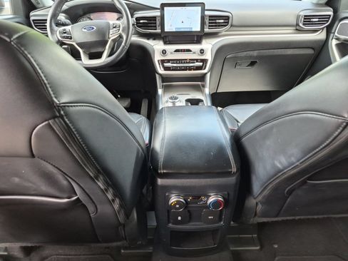 Used 2021 Ford Explorer XLT w/ Equipment Group 202A AWD/4WD image 16