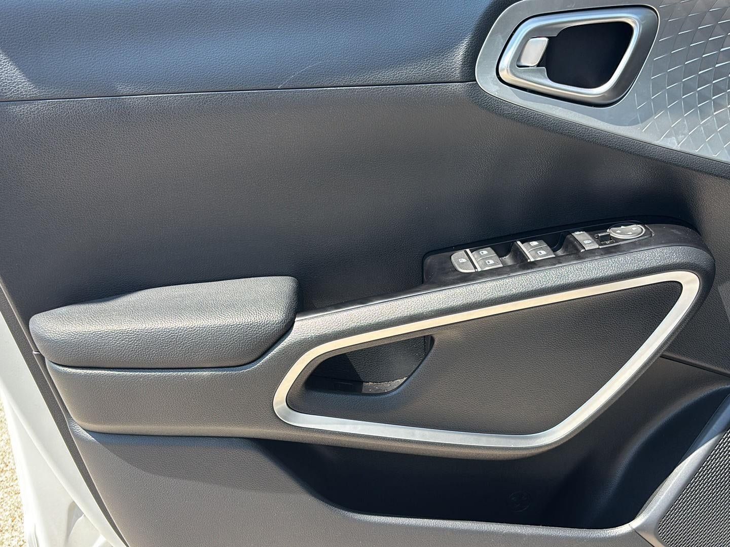 Certified 2025 Kia Soul LX FWD image 10