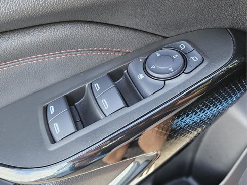 Used 2025 Chevrolet Trax RS w/ Driver Confidence Package image 17