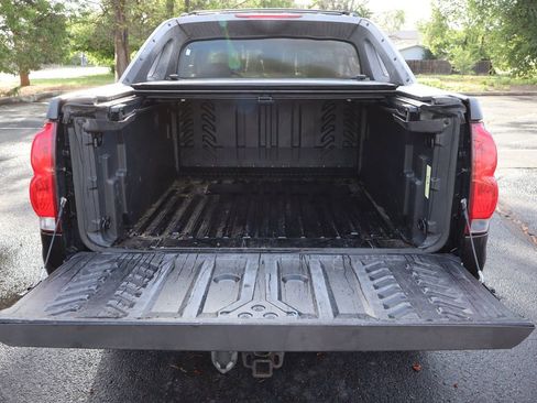 Used 2005 Chevrolet Avalanche Z71 w/ Sun And Sound Package AWD/4WD image 13