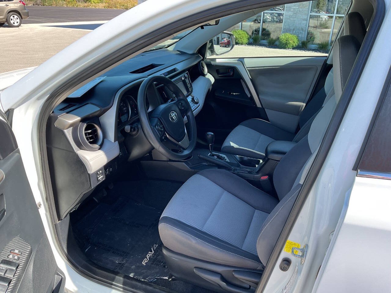 Used 2013 Toyota RAV4 XLE AWD/4WD image 14