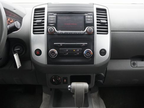 Used 2015 Nissan Frontier SV image 19