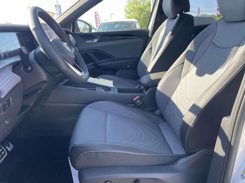 New 2026 Volkswagen Tiguan SE R-Line FWD image 13