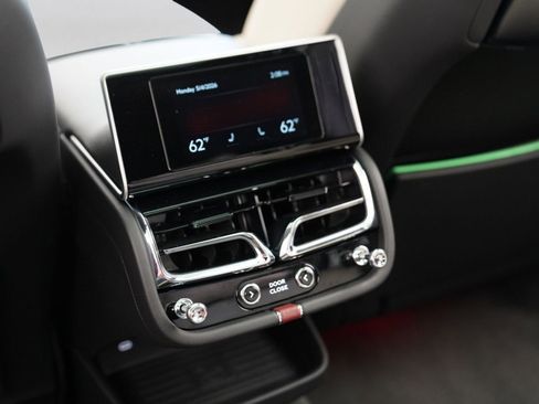 New 2026 Bentley Bentayga Extended Wheelbase AWD/4WD image 26