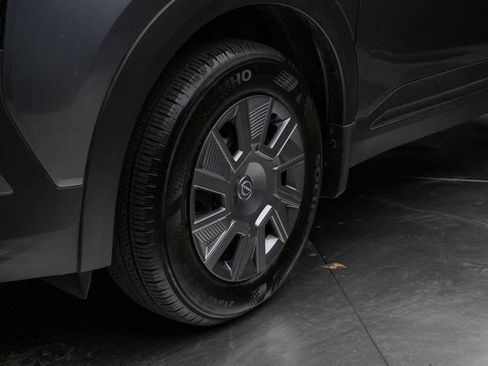 Used 2025 Nissan Kicks S image 7