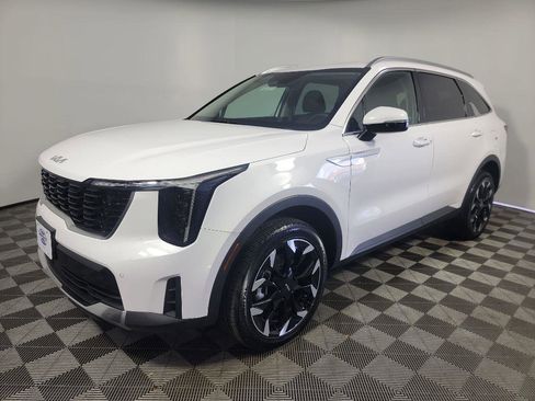 Certified 2025 Kia Sorento EX image 12