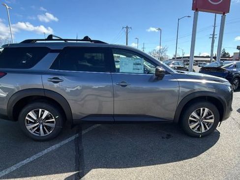 New 2026 Nissan Pathfinder SL image 3