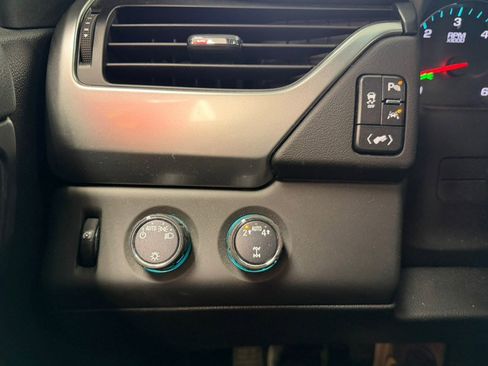 Used 2020 Chevrolet Suburban LT image 47