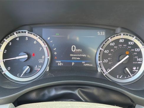Used 2022 Toyota Highlander XLE AWD/4WD image 15