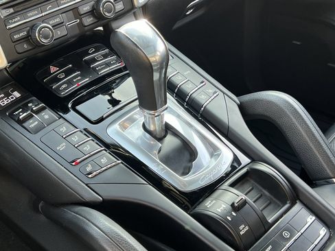 Used 2016 Porsche Cayenne image 28