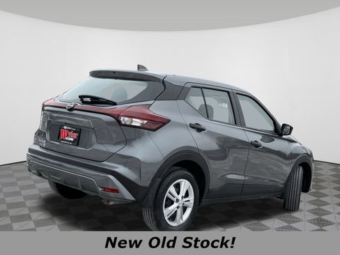 Used 2025 Nissan Kicks Play S image 3