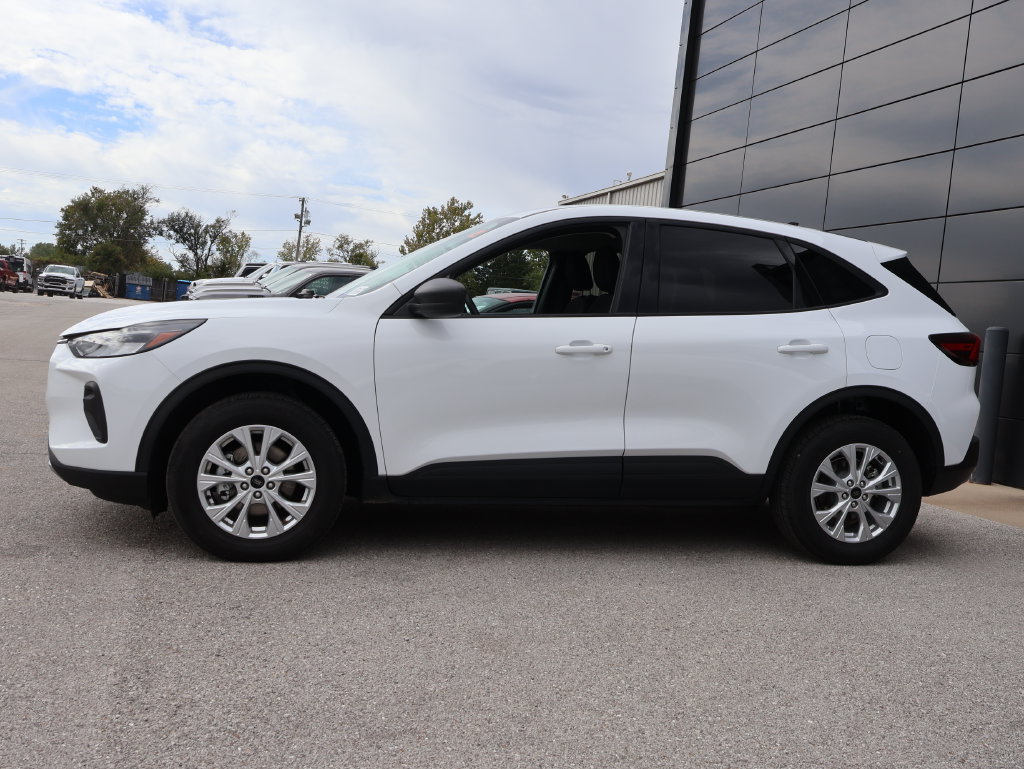 Used 2025 Ford Escape Active AWD/4WD image 2
