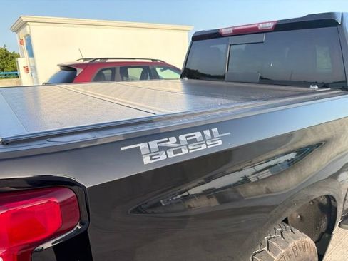 Used 2022 Chevrolet Silverado 1500 LT Trail Boss w/ LT Trail Boss Premium Package AWD/4WD image 9
