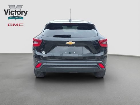 Used 2024 Chevrolet Trax LS FWD image 16