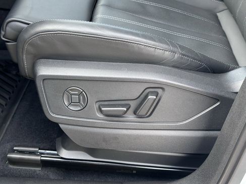 Used 2025 Audi Q5 Premium Plus w/ Premium Plus image 15