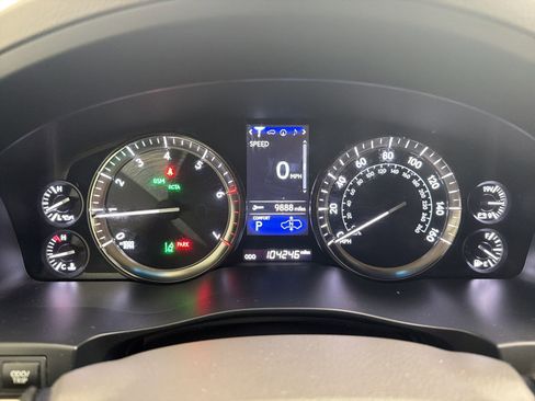 Used 2019 Lexus LX 570 4WD w/ Luxury Package image 18