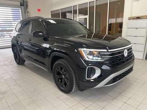 Certified 2025 Volkswagen Atlas Peak Edition SE image 5