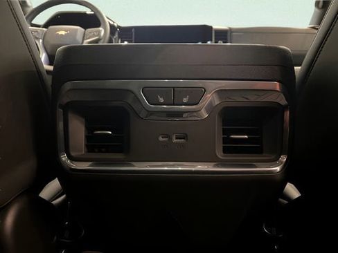 Used 2025 Chevrolet Silverado 1500 LTZ AWD/4WD image 7
