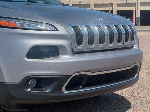 Used 2016 Jeep Cherokee Limited FWD image 16