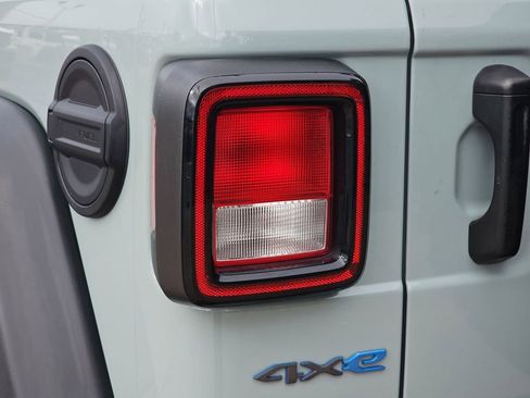 Used 2023 Jeep Wrangler Unlimited w/ Cold Weather Group image 40