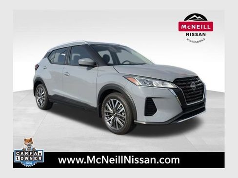 Used 2023 Nissan Kicks SV FWD image 1