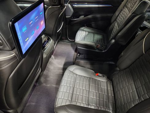 Used 2025 Cadillac Escalade V image 51