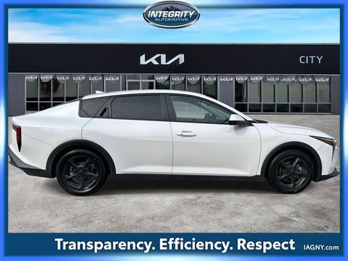 Used 2025 Kia K4 LXS image 2