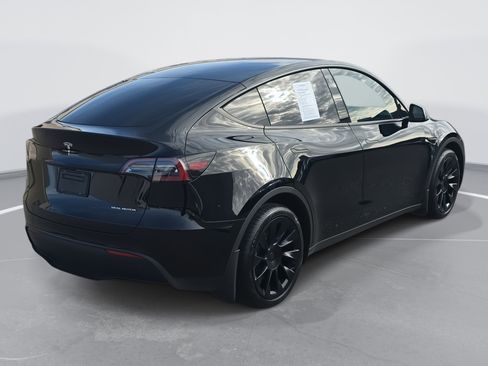 Used 2023 Tesla Model Y Long Range image 5