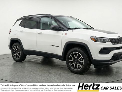 Used 2025 Jeep Compass Trailhawk image 1