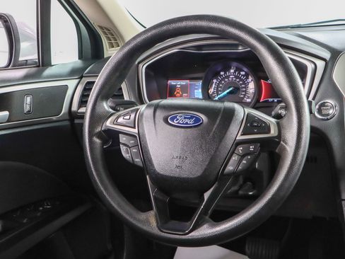 Used 2020 Ford Fusion SE image 12