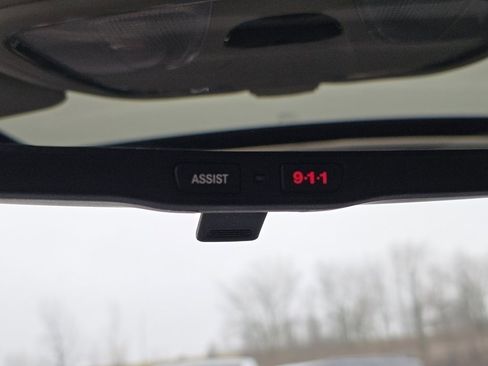 Used 2017 Jeep Cherokee Latitude w/ Cold Weather Group image 11