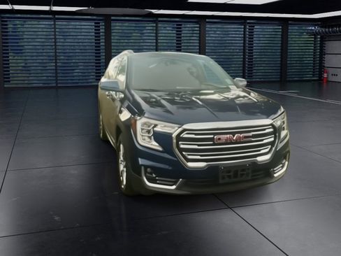 Used 2023 GMC Terrain SLT image 3