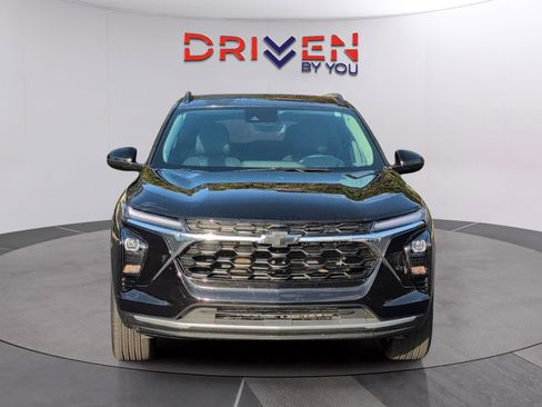 Used 2025 Chevrolet Trax LT w/ Driver Confidence Package image 8