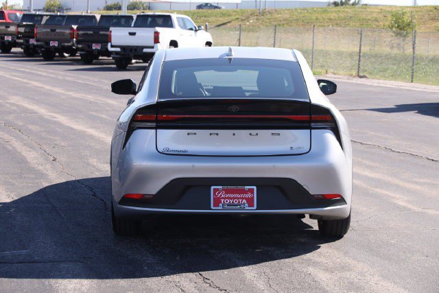 Used 2025 Toyota Prius LE AWD/4WD image 6