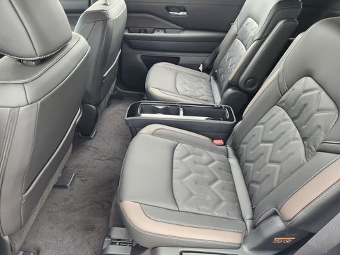 New 2026 Nissan Pathfinder Platinum FWD image 19